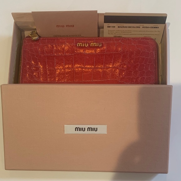 Miu Miu Red Croc-Embossed Leather Wallet-EUC with box and card